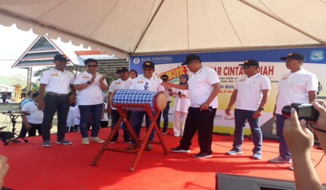 					Launching Gebyar Cinta Rupiah di Lapangan Pemuda Bulukumba, Minggu (6/10/2019). (BERITA.NEWS/Ratih Sardianti Rosi). 