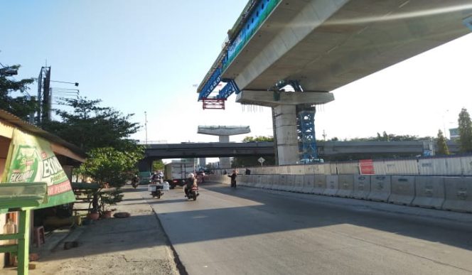 					Pengerjaan Proyek Tol Layang AP Pettarani. (BERITA.NEWS/Andi Khaerul). 