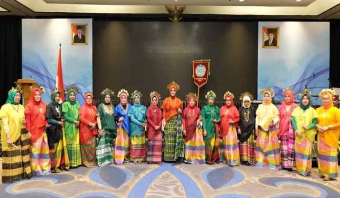 					Tim Penggerak PKK Kabupaten Gowa saat menghadiri Jambore PKK Nasional. (BERITA.NEWS/Putri). 