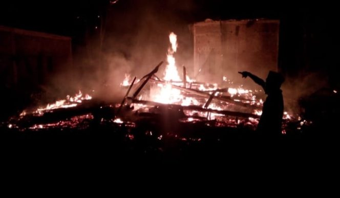 					Rumah Milik Nawi (68)  hangus terbakar rata dengan tanah. (BERITA.NEWS/IL). 