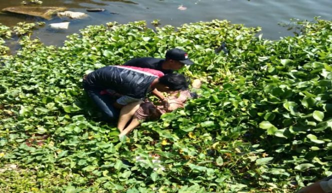 					Jasad seorang perempuan yang Mengapung di Sungai Jeneberang Gowa. (BERITA.NEWS/Putri). 