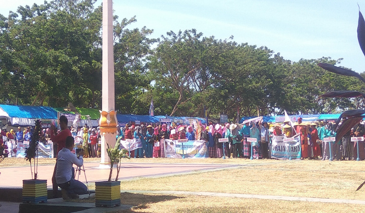 Peserta Jambore IPeKB tingkat provinsi Sulsel Memadati Lapangan upacara Pantai Seruni. (BERITA.NEWS/Saharuddin).