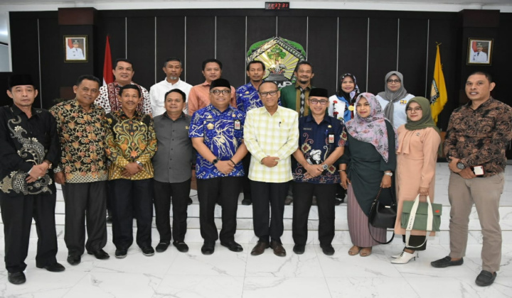 Kunjungan DPRD Kabupaten Sinjai Provinsi Sulawesi Selatan ke Kabupaten Gowa disambut langsung Sekda Gowa, Muchlis bersama jajaran. (BERITA.NEWS/Putri).