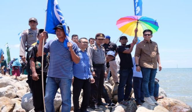 					Wakil Bupati melepas peserta lomba accera binanga di kelurahan Dannuang. (BERITA.NEWS/IL) 