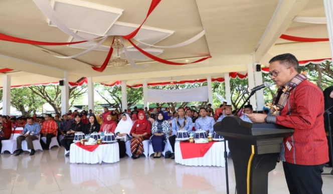 					Bupati Bantaeng, Ilham Azikin diatas Podium saat pembukaan Jambore IPeKB tingkat Provinsi. (BERITA.NEWS/Saharuddin). 