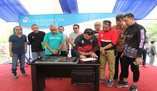 					Penjabat Wali Kota Makassar, Iqbal Suhaeb saat meresmikan taman gajah dan pos satpol PP, di Jalan Metro Tanjung Bunga Makassar. (BERITA.NEWS/Ratih Sardianti Rosi). 