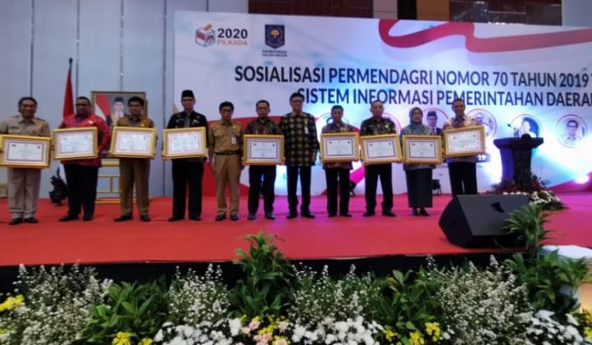 					Pemberian penghargaan SIPD di Ballroom Hotel Grand Paragon, Jakarta. (BERITA.NEWS/Ratih Sardianti Rosi). 