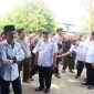 Wakil Bupati Bantaeng Sahabuddin saat meninjau satu lokasi Pilkades Serentak di Bantaeng. (BERITA.NEWS/Saharuddin).