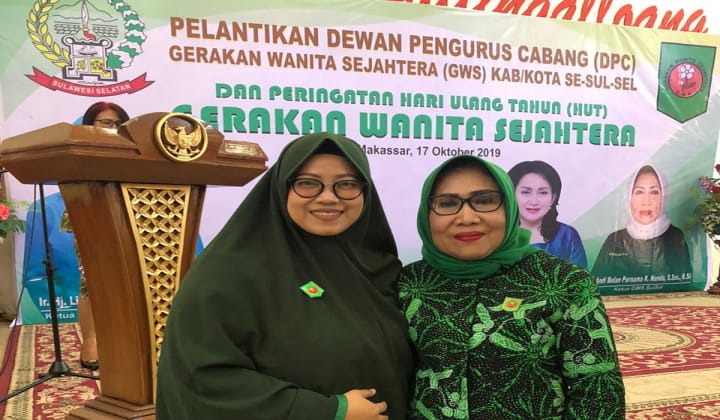 Andi Soraya foto bersama Ketua GWS Sulsel Hj Andi Bulan Purnama. (BERITA.NEWS/IL).