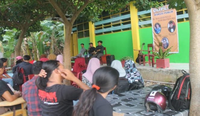 					Diskusi publik yang digelar Mahasiswa Cokroaminoto  di Teras Kopi. (BERITA.NEWS/SH). 