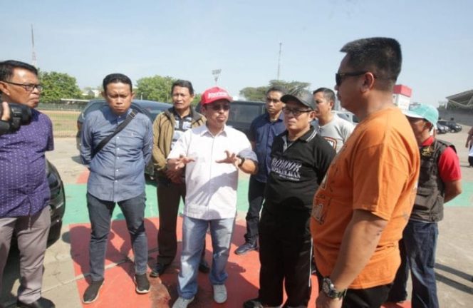 					Sekda Kota Makassar Muh. Ansar saat menertibkan pejabat pemkot makassar di Lapangan Karebosi Makassar. (BERITA.NEWS/Ratih Sardianti Rosi). 