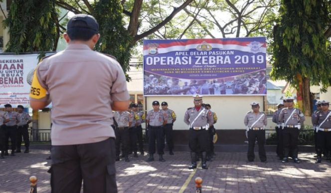 					Situasi apel gelar pasukan dalam rangka OPS Zebra 2019 di lapangan apel Polres Bantaeng. (BERITA.NEWS/Saharuddin). 