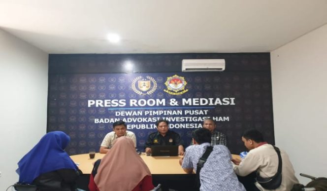 					Ketua BAIN HAM Ri Sulsel Djaya Djumain gelar konferensi pers kasus dugaan korupsi jembatan Bosalia. (BERITA.NEWS/Muh Ilham). 