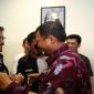 Pj Wali Kota Makassar Iqbal Suhaeb (Batik merah) bersalaman dengan Mentan Syahrul Yasin Limpo. (BERITA.NEWS/Ratih Sardianti Rosi).