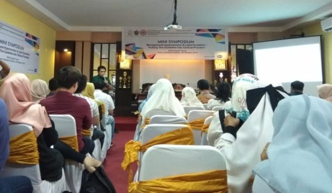 					Suasana Symposium di ruang peremuan RSUD Syekh Yusuf yang diikuti 70 dokter umum se Kabupaten Gowa. (BERITA.NEWS/Putri). 