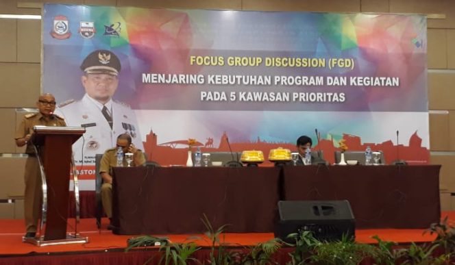 					Asisten III Pemkot Makassar, Takdir Hasan Saleh saat membuka lokakarya di Hotel Aston Makassar. (BERITA.NEWS/Ratih Sardianti Rosi). 