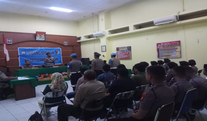 sidang disiplin di ruang Psikologi Sumber Daya Manusia (SDM), kantor Polisi Daerah (Polda) Sulawesi Selatan. (BERITA.NEWS).