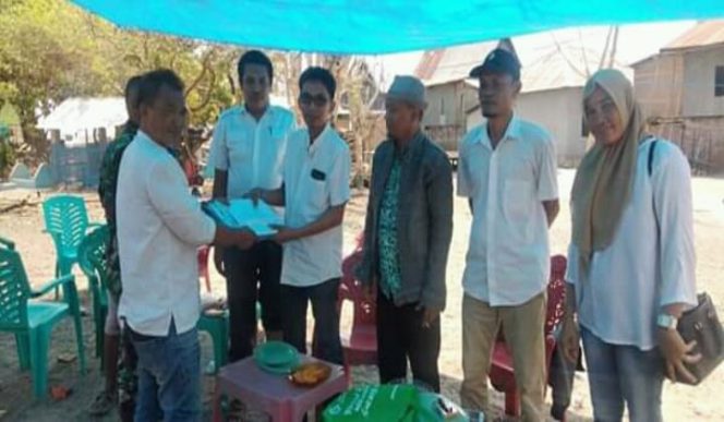 					Tim Jemput Disdukcapil Jeneponto bersama Plt Kepala Kelurahan Bontorannu Muslimin jemput data Adminduk di pulau Libukang. (BERITA.NEWS/Muh Ilham). 