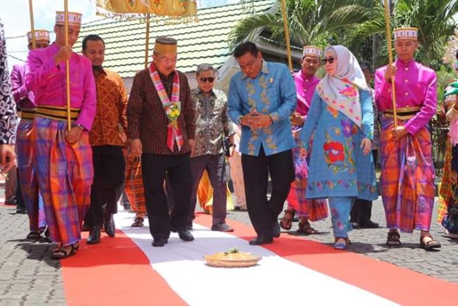 					Wakil Presiden Muhammad Jusuf Kalla melakukan kunjungan kerja di kampung halamannya di Kota Watampone, Kabupaten Bone, Sulawesi Selatan, Minggu (6/10/2019). (Andi Adi)