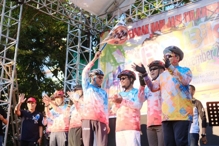 Fun Bike Semarak HUT Sulsel. (BERITA.NEWS/Andi Khaerul).