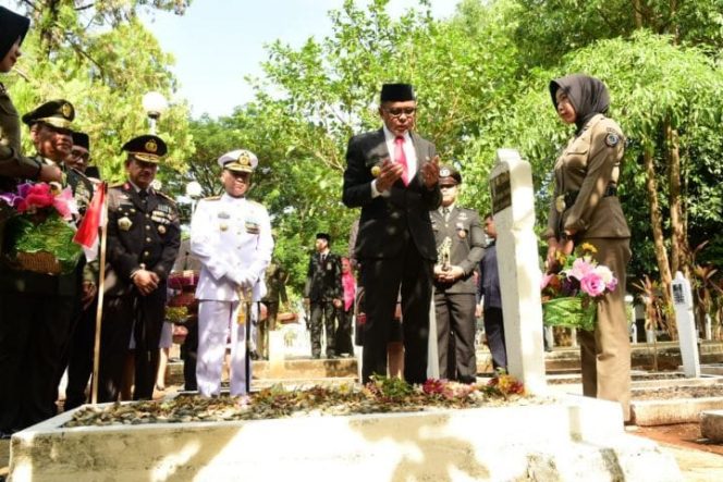 					Gubernur Sulsel Nurdin Abdullah peringati Hari Pahlawan 10 November. (BERITA.NEWS/Andi Khaerul). 