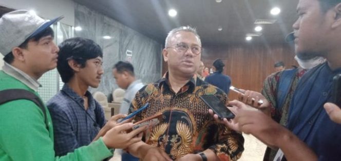 					Ketua KPU, Arif Budiman usai bertemu dengan komisi II DPR RI. (BERITA.NEWS/LIN)