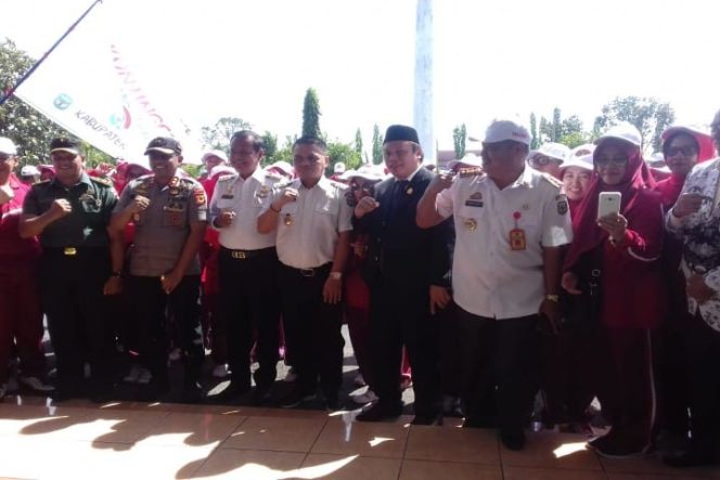 					Lepas Kontingen PGRI, Basmin Mattayang:  Jaga Kekompakan dan Sportivitas