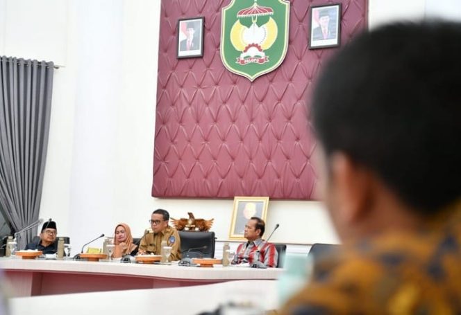 					Gubernur Sulsel Nurdin Abdullah bersama Bupati Luwu, Walikota Polopo dan Bupati Luwu Utara. 