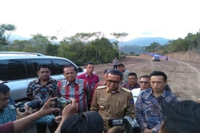 					Bupati Basmin Dampingi Gubernur Sulsel Tinjau Proyek Jalan Bua-Toraja Utara