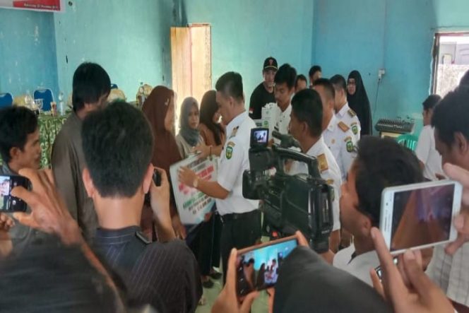 					Serahkan Bantuan Kube dan Rutilahu di Walmas, Ini Harapan Wabup SBj