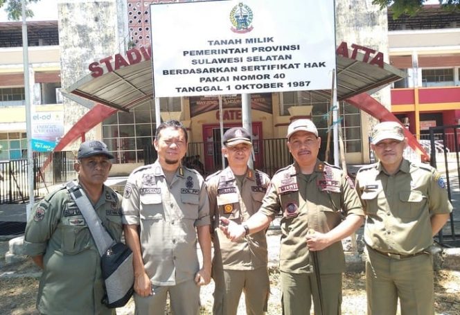 					Pemasangan Papan Bicara Hak milik Pemprov di Stadion Mattoanging.