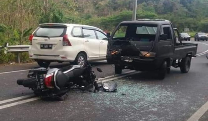 					Kondisi Lakalantas Motor vs Mobil Jalan Poros Bulukumba - Sinjai. (BERITA.NEWS/IL). 