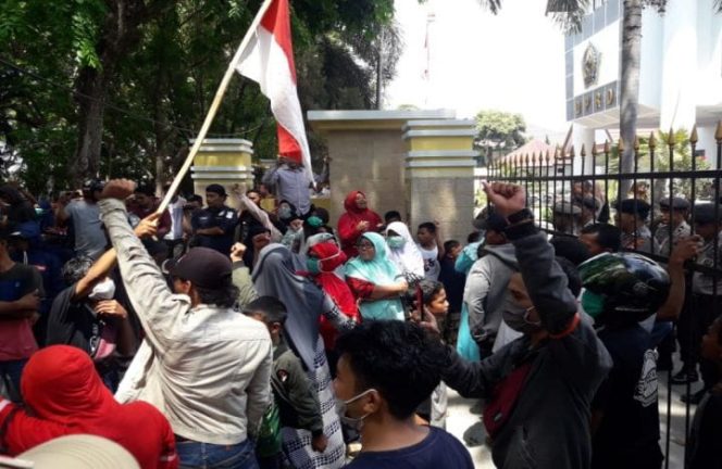 					Suasanan demonstrasi aliansi 431 di DPRD Kabupaten Bantaeng. (BERITA.NEWS/Saharuddin). 