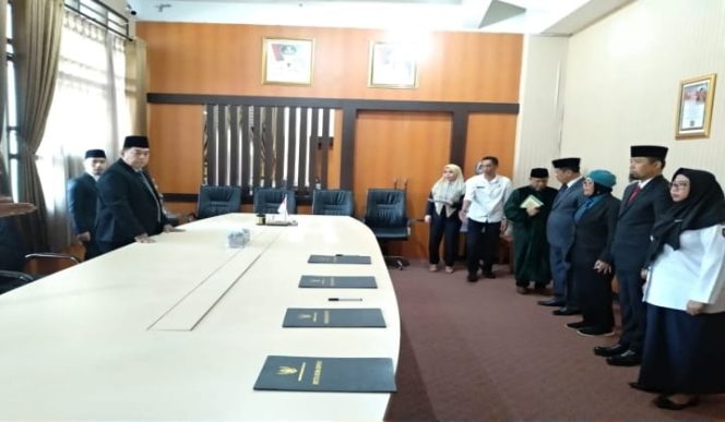 					Pelantikan digelar diruang kerja Kepala Badan Kepegawaian Daerah (BKD) Sulsel. (BERITA.NEWS/Andi Khaerul). 