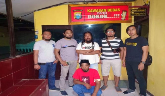 					Terduga pelaku pembunuhan di Dusun Batu - Batua, Desa Datara, Kabupaten Jeneponto yang diamankan. (BERITA.NEWS/Muh Ilham). 