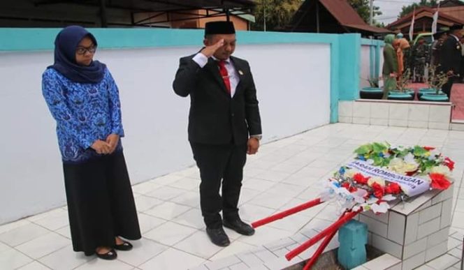 					Ketua DPRD Bulukumba Pimpin Ziarah di TMP Andi Sulthan Daeng Radja.(BERITA.NEWS/IL). 