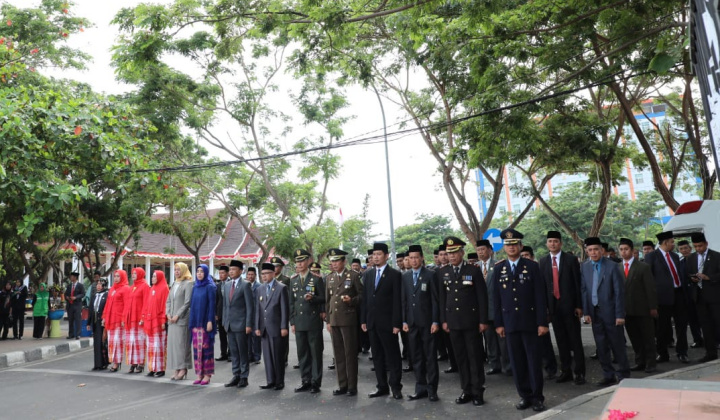 Suasana upacara hari pahlawan yabg digelar di lapangan pantai Seruni Bantaeng. (BERITA.NEWS/Saharuddin).