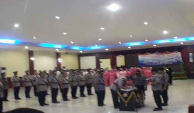 					Sertijab 12 Kapolres dan 4 pejabat utama Polda Sulsel dipimpin Kapolda Sulsel Irjen Pol Mas Guntur Loupe. (BERITA.NEWS/Abdul Kadir). 