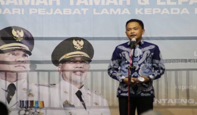 					Bupati Bantaeng Ilham Azikin saat memberikan sambutan dalam acara lepas sambut 3 unsur Muspida Bantaeng. (BERITA.NEWS/Saharuddin). 