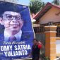 Tim tomy satria pasang baliho. (BERITA.NEWS/IL).