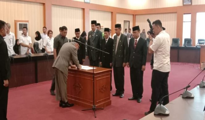 					Empat Kepala Dinas yang  baru yang baru saja dilantik di Ruamg Pola Kantor Bupati Bantaeng. (BERITA.NEWS/Saharuddin). 