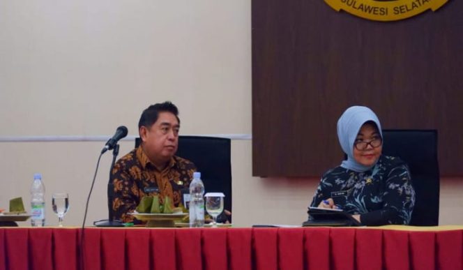 					Sekda Sulsel Abdul Hayat Gani dan Kepala Biro Pengadaan barang dan aset daerah Nurlina. (BERITA.NEWS/Andi Khaerul). 