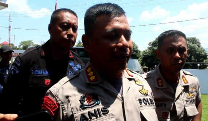 					Dansat Brimob Polda Sulsel Kombes Muhammad Anis Prasetyo yang di dampingi Kapolres Parepare, AKBP Budi Susanto. (BERITA.NEWS/Wahyu Adi Saputra). 