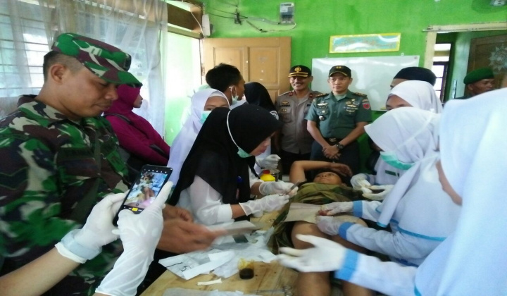 Dandim 1426 Takalar bersama Wakapolres Takalar diruang acara sunatan massal. (BERITA.NEWS/Sahabuddin Jaya).