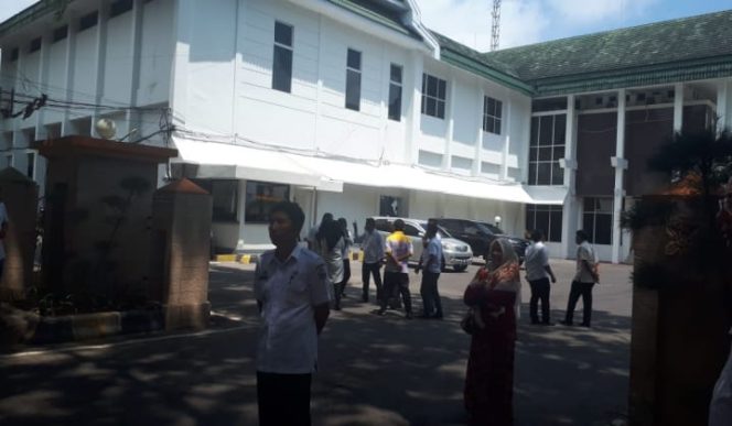 					Situasi kantor Bupati Bantaeng saat kepala dinas Perumahan, kawasan pemukiman dan pertanahan mengamuk. (BERITA.NEWS/Saharuddin). 