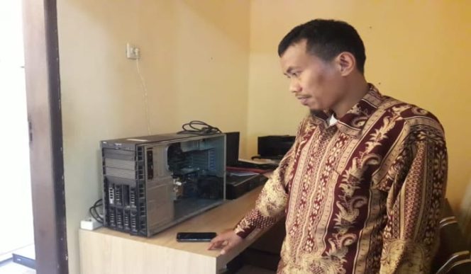 					Server Rusak, Masyarakat Keluhkan Pelayanan di Disdukcapil Bantaeng
