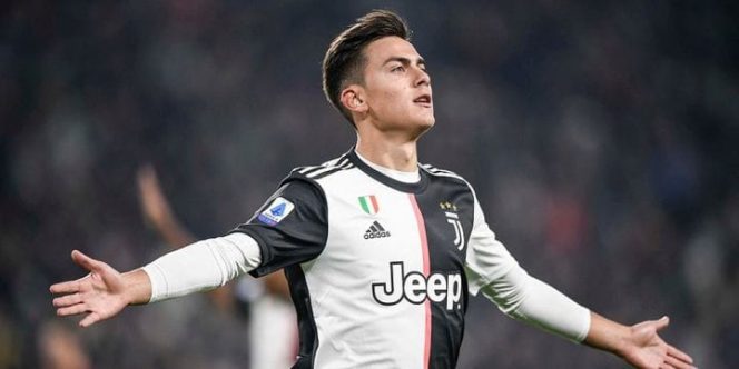 					Pemain Juventus, Paulo Dybala, merayakan golnya ke gawang AC Milan dalan laga lanjutan Serie A hari Senin (11/11/2019). (AP Photo)