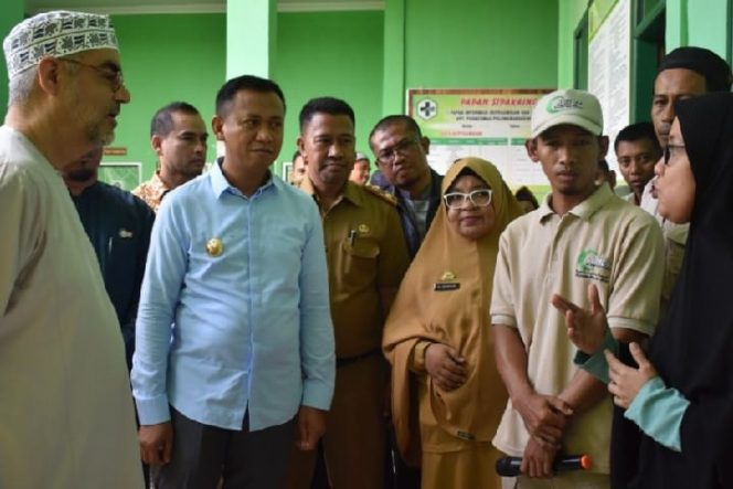 					Syamsari Kitta Bupati Takalar Bersama , Dr. Syeikh Mohammed Mohammed Thoyib Al Khoory CEO AMCF