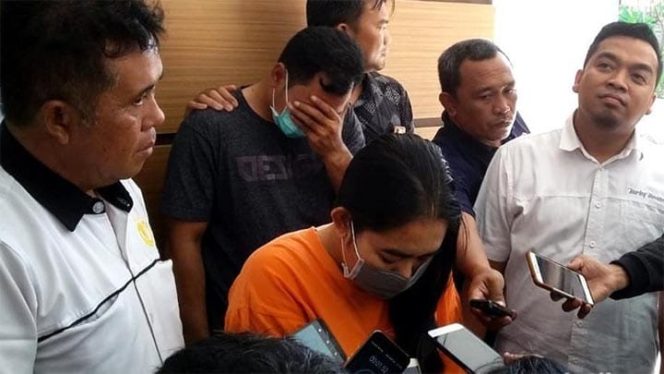 					Pelaku Threesome Guru Novi dan pacarnya. (Detik.com))