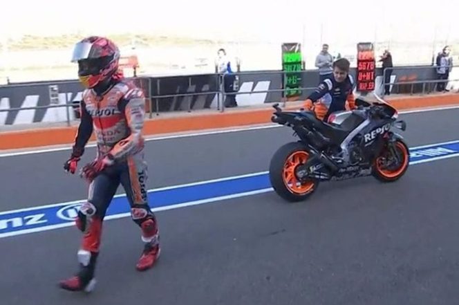 					Pebalap Repsol Honda Marc Marquez dijadwalkan untuk menjalani operasi bahu kanan, usai mengalami kecelakaan di hari pertama tes pramusim di Sirkuit Jerez-Angel Nieto pada Senin lalu. (net)